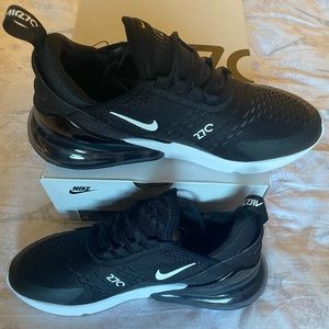 Brand new Nike 270